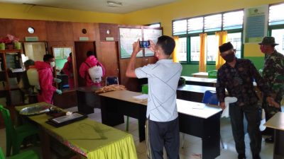 Satgas Yonarmed 9 Sterilkan MTSN 1 Kayao Guruapin