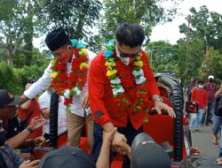  Ritual Penjemputan Cabup Danny Missy-Imran Lolori 