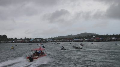 Penjemputan Cabup H.Usman Sidik di Desa Laluin Diarak-Arak Ratusan Katinting