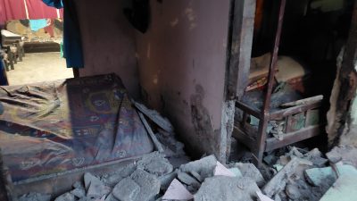 Dinding Rumah Edi Karto di Desa Gandasuli Roboh Akibat Gempa 4,7 Magnitudo 