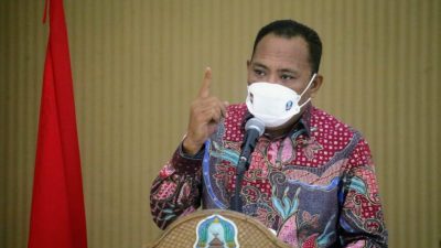 Bupati Halsel Kembali Aktifkan Kades Mano