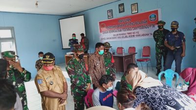 Letkol Untung Tinjau Kegiatan TMMD Di Bacan Barat