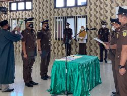 Dua Kepala Seksi Kejari Halsel Berganti