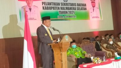 Bupati Halsel Lantik Saiful Turuy Sekda Definitif