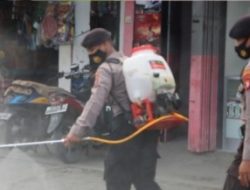 Cegah Covid-19 Varian Baru Polres Halsel dan Satgas Laksanakan Penyemprotan Desinvektan