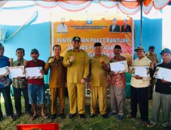 Plt Bupati Bassam Kasuba Serahkan 33 Unit Armada Tangkap Kepada Kelompok Nelayan