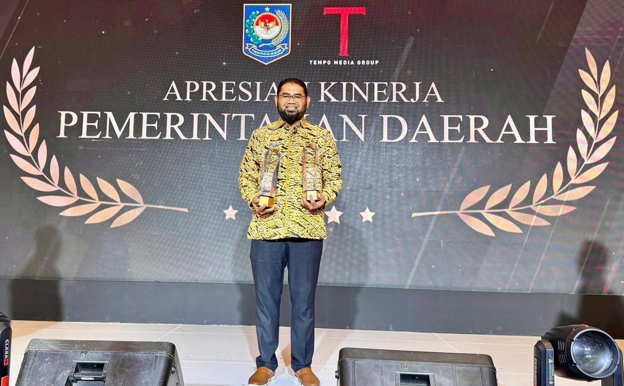 Bupati Bassam Sabet Dua Penghargaan Dari Mendagri