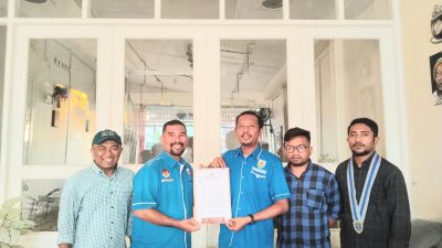 Penyerahan SK Karteker DPD II KNPI Halsel (Doc :Infomalut.com)