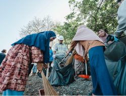 Kolaborasi Warga dan Insan Harita Nickel Bersama TNI  Gelar Aksi Bersih Pantai Angkut 3,2 Ton Sampah di Kawasi
