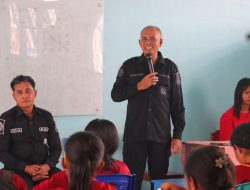 Lewat Polisi Mengajar, Humas Polres Tual Beri Pemahaman Media Sosial Dan Peran Humas Polri Kepada Siswa SMA Ronevan Tual