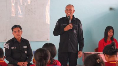 Lewat Polisi Mengajar, Humas Polres Tual Beri Pemahaman Media Sosial Dan Peran Humas Polri Kepada Siswa SMA Ronevan Tual